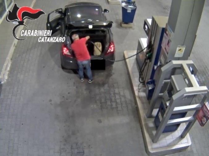 Arrestato pensionato di Cerva: ex dipendente di Calabria Verde faceva il pieno di carburante con la carta aziendale  images Arrestato pensionato di Cerva: ex dipendente di Calabria Verde faceva il pieno di carburante con la carta aziendale