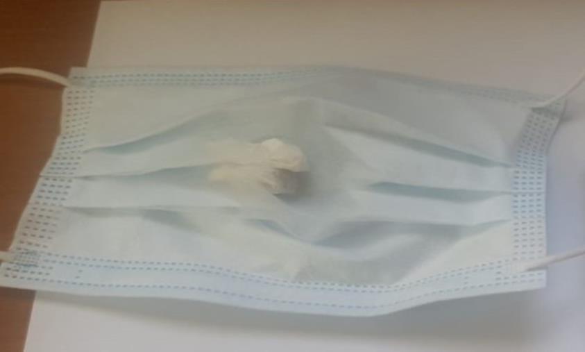 Crotone, l'ultima trovata degli spacciatori: droga nascosta nella mascherina  images Crotone, l'ultima trovata degli spacciatori: droga nascosta nella mascherina