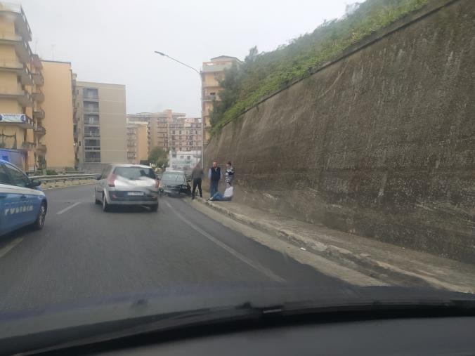 images Catanzaro. Perde il controllo dell'auto e finisce in testa coda su Viale de Filippis  