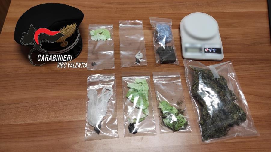 images Acquaro. In casa con hashish e marijuana: 2 arresti