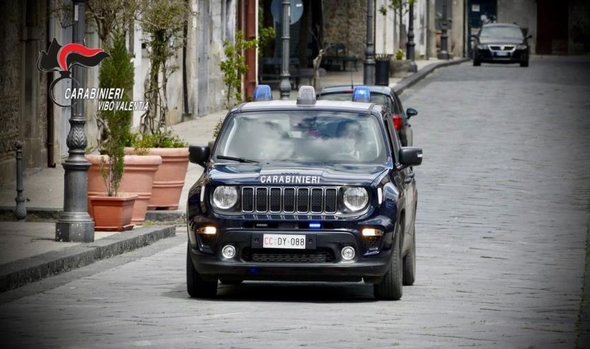 San Calogero. Evade dai domiciliari e scaraventa una donna a terra nel tentativo di sfuggire alla cattura, arrestato images San Calogero. Evade dai domiciliari e scaraventa una donna a terra nel tentativo di sfuggire alla cattura, arrestato