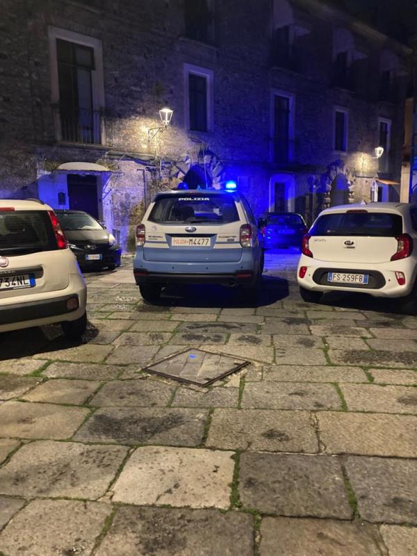 Catanzaro. Maxi rissa in piazza Matteotti: continua la "guerra" tra stranieri e italiani, è emergenza tra i minori images Catanzaro. Maxi rissa in piazza Matteotti: continua la "guerra" tra stranieri e italiani, è emergenza tra i minori