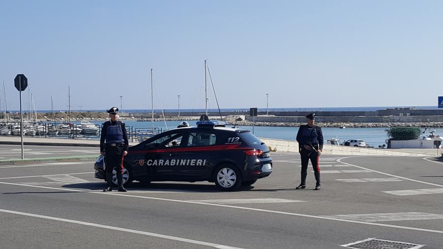 images Catanzaro. Con la scusa di comprare i panini rubarono 1.000 euro dal portafogli di un panettiere, 2 arresti