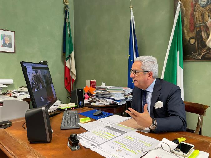 images "Il Sistema", il palazzetto dello sport mette nei guai il sindaco Manna: "Voti in cambio di favori"