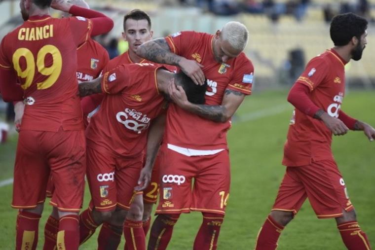 Catanzaro e Foggia in campo alle 12: le probabili formazioni images Catanzaro e Foggia in campo alle 12: le probabili formazioni
