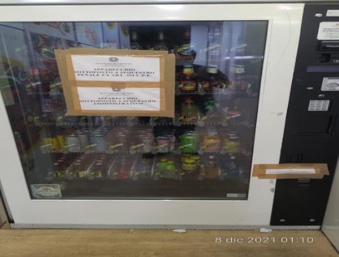 Crotone, sanzionata un'attività di vendita di bevande alcooliche: denunciato il titolare images Crotone, sanzionata un'attività di vendita di bevande alcooliche: denunciato il titolare