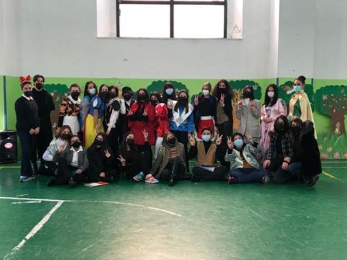 Catanzaro, all'Istituto "De Nobili" avviati e conclusi i progetti Pon su teatro e sport images Catanzaro, all'Istituto "De Nobili" avviati e conclusi i progetti Pon su teatro e sport