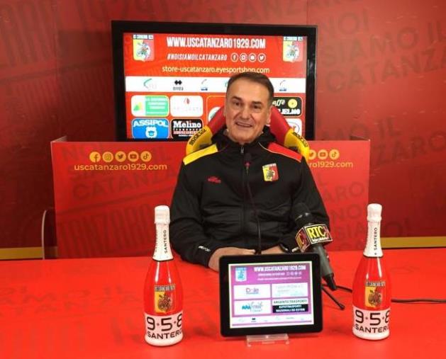 Us Catanzaro 1929, Vivarini alla vigilia del Padova: "Gara di grande equilibrio, ma dobbiamo imporre il nostro gioco" images Us Catanzaro 1929, Vivarini alla vigilia del Padova: "Gara di grande equilibrio, ma dobbiamo imporre il nostro gioco"