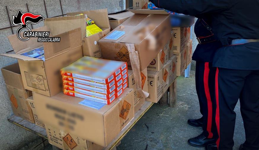 images Sequestrati oltre 120 chili di fuochi d’artificio illegali nel Reggino, 31enne denunciato 