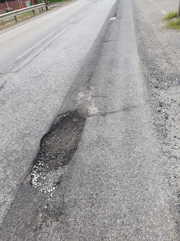 Viabilità, auto finisce in una buca sulla strada per Pizzo (FOTO) images Viabilità, auto finisce in una buca sulla strada per Pizzo (FOTO)