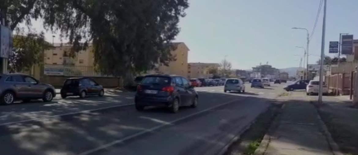 images Tamponi, file di 2 chilometri all'Asp di Catanzaro lido