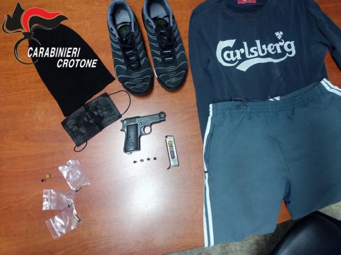 images Spara ai totem del videopoker in un bar: arrestato un 37enne di Isola Capo Rizzuto