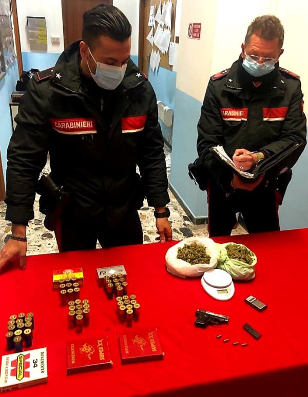 Petilia Policastro, in casa con droga, pistola e cartucce: arrestati 2 fratelli di Mesoraca images Petilia Policastro, in casa con droga, pistola e cartucce: arrestati 2 fratelli di Mesoraca