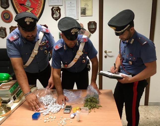Cirò Marina, deteneva droga in un borsello e nel “vano sottosella” del suo ciclomotore, 21enne arrestato  images Cirò Marina, deteneva droga in un borsello e nel “vano sottosella” del suo ciclomotore, 21enne arrestato