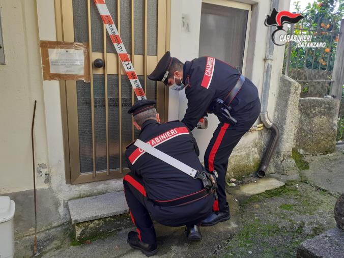 Omicidio a Motta Santa Lucia, soffoca la compagna nel letto images Omicidio a Motta Santa Lucia, soffoca la compagna nel letto
