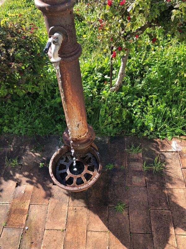 images Ripristinata nei giorni scorsi l’acqua presso il cimitero di Le Castella dopo anni di attesa