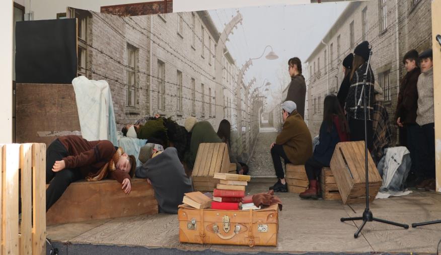 La riflessione, la prof. Maria Castagnino: "La giornata della memoria nella scuola al tempo del Covid" images La riflessione, la prof. Maria Castagnino: "La giornata della memoria nella scuola al tempo del Covid"