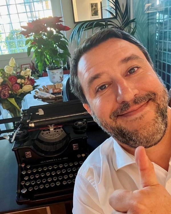 Il leader della Lega Matteo Salvini positivo al Covid: non sarà presente al giuramento di Mattarella images Il leader della Lega Matteo Salvini positivo al Covid: non sarà presente al giuramento di Mattarella