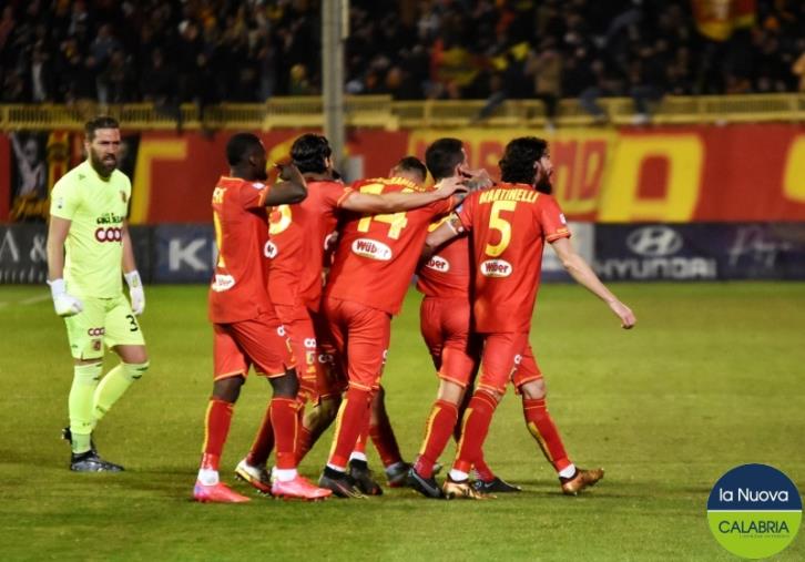 images Taranto e Catanzaro in campo alle 14.30: le formazioni ufficiali