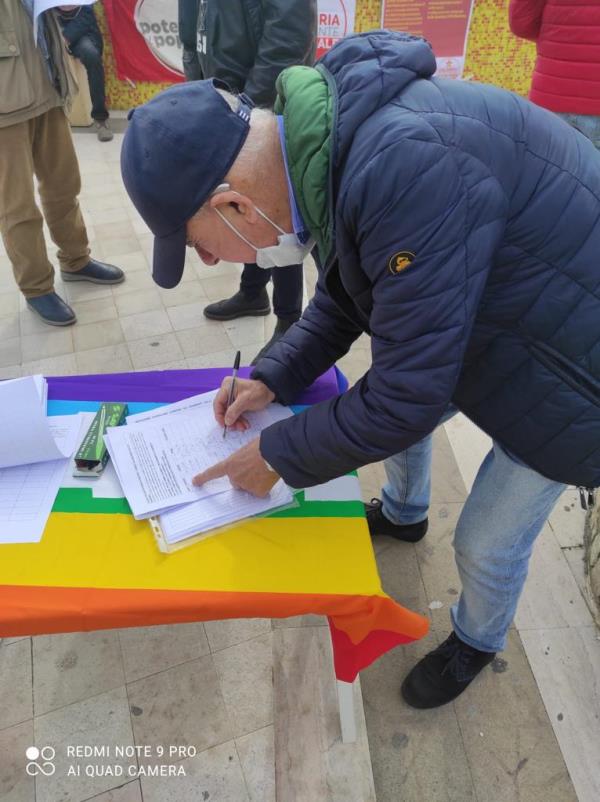 Catanzaro, sul lungomare la mobilitazione contro il "caro vita" e lo "scandalo delle bollette" images Catanzaro, sul lungomare la mobilitazione contro il "caro vita" e lo "scandalo delle bollette"