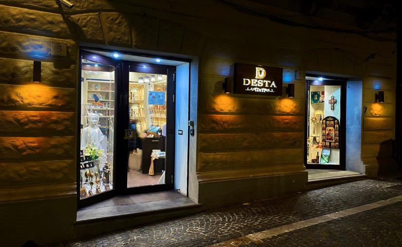 images Catanzaro, 'Desta' si stringe al popolo dell’Ucraina: il suo "cuore" si illumina di giallo e blu