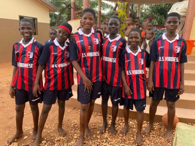 C'è una Vibonese anche in Africa: l'orfanotrofio di Sakaté si è tinto di rossoblu images C'è una Vibonese anche in Africa: l'orfanotrofio di Sakaté si è tinto di rossoblu