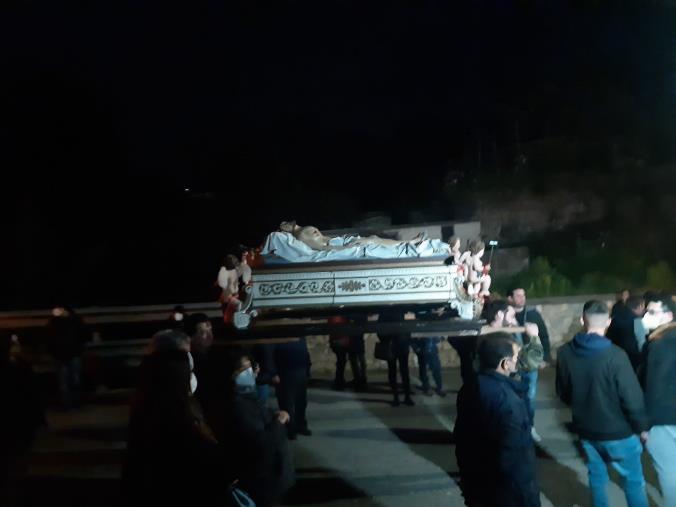 images Davoli, con la "Naca" il cuore del borgo si accende di devozione e speranza di pace 