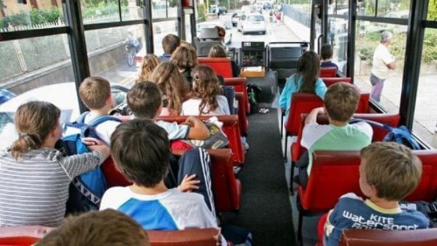 images A Catanzaro gite "negate" a scuola, Scarpino al preside dello 'Scalfaro': "Nei licei non vengono fatti neanche i viaggi di istruzione"