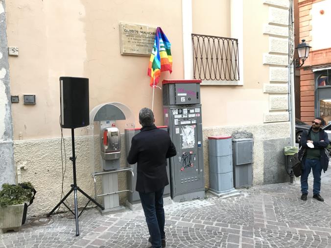 A due mesi dalla distruzione torna al suo posto la targa di Giuseppe Malacaria 
 images A due mesi dalla distruzione torna al suo posto la targa di Giuseppe Malacaria