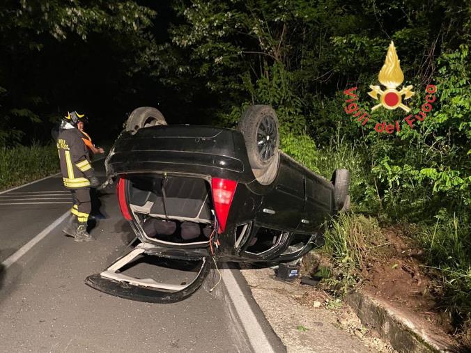 images Perde il controllo dell'auto, giovane di Borgia finisce in ospedale