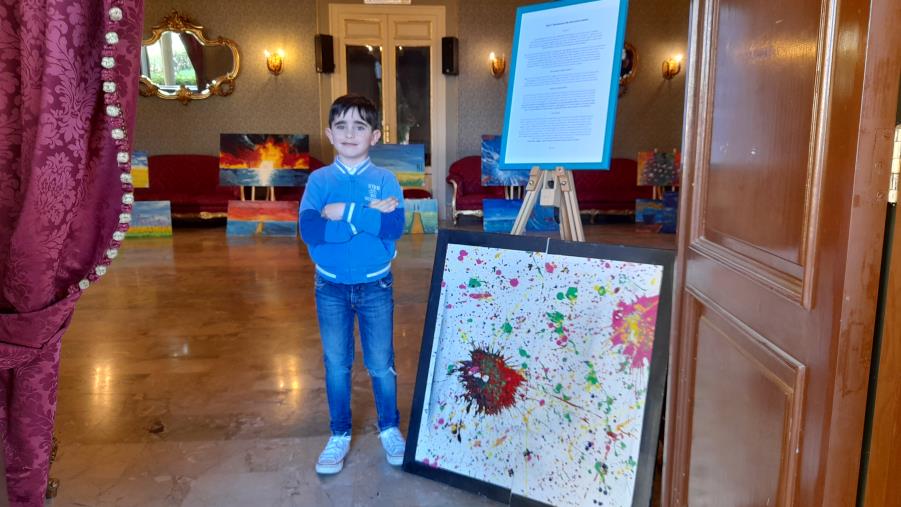 Polistena, piccoli artisti crescono: Manuele Calvano a soli 5 anni espone i suoi quadri al Comune images Polistena, piccoli artisti crescono: Manuele Calvano a soli 5 anni espone i suoi quadri al Comune