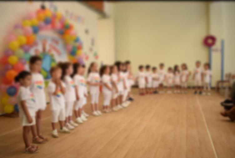 images Cropani, i bimbi del plesso “Arca di Noè” salutano l’anno scolastico inneggiando alla pace