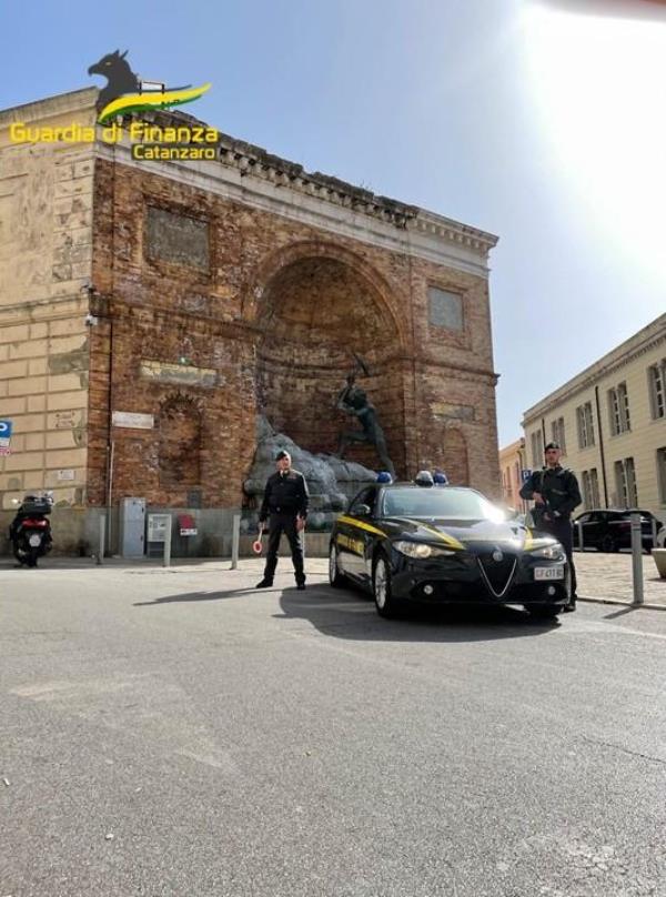 Catanzaro, la Guardia di Finanza compie 248 anni e traccia il bilancio: 2.701 interventi operativi e 1.522 indagini images Catanzaro, la Guardia di Finanza compie 248 anni e traccia il bilancio: 2.701 interventi operativi e 1.522 indagini