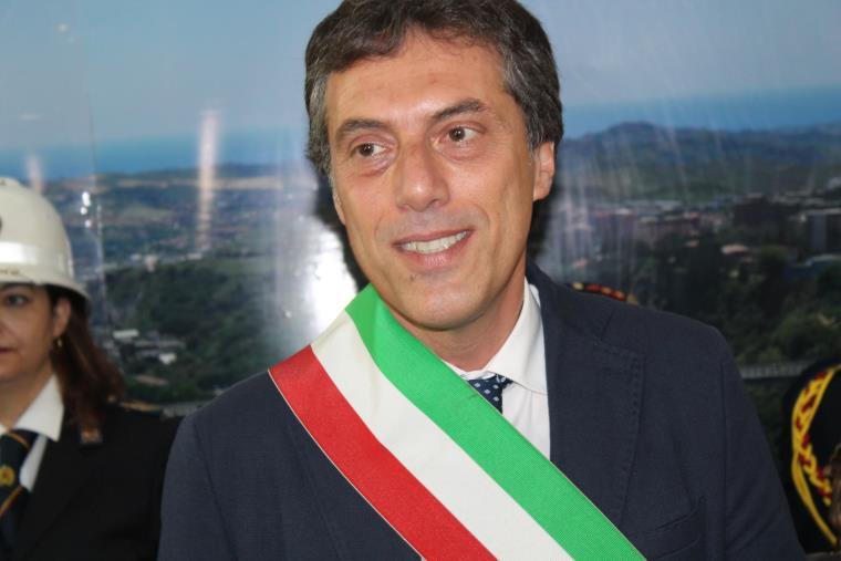 images Comune Catanzaro, colpo di scena: il sindaco Fiorita 'azzera' la Giunta 
