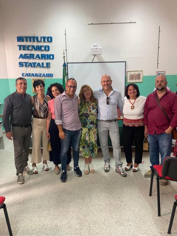 images Catanzaro, è festa grande all’Istituto Agrario: 7 docenti entrano in ruolo