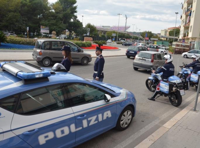 Controlli straordinari su strada a Crotone: due denunce e un sequestro di cocaina images Controlli straordinari su strada a Crotone: due denunce e un sequestro di cocaina