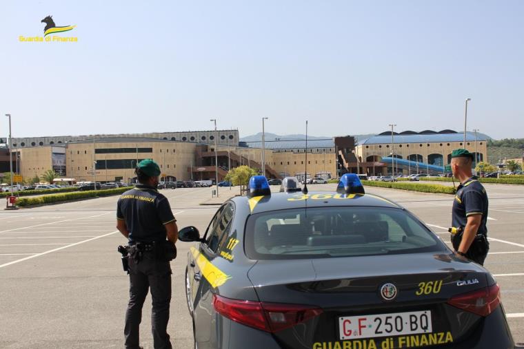 images Lamezia Terme, sfruttavano i lavoratori imponendogli anche di rinunciare a parte delle ferie: sequestrati 665mila euro a 2 imprenditori