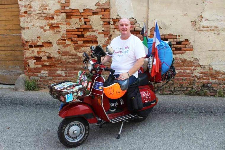 Tappa a Catanzaro del tour di Mauro Tresoldi: in vespa per promuovere i diritti dell’infanzia e dall’adolescenza images Tappa a Catanzaro del tour di Mauro Tresoldi: in vespa per promuovere i diritti dell’infanzia e dall’adolescenza