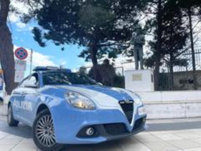 images Cutro, colpisce un uomo con una bottiglia di vetro rotta: divieto di accesso ai bar della zona per un 58enne