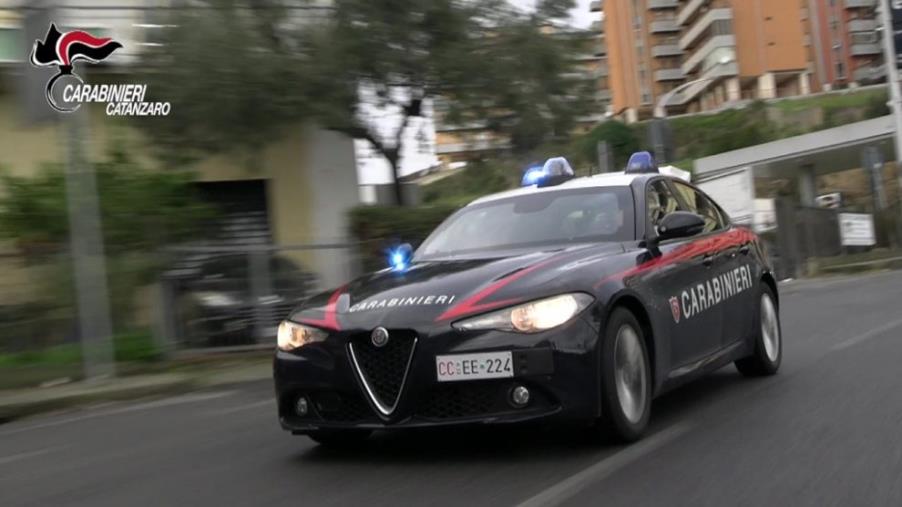 images Roccelletta di Borgia, beccati con la droga in casa e nell'auto: arrestate due persone del posto 