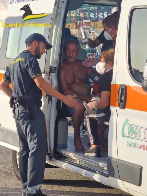 Vibo Valentia, peschereccio affonda: salvati in mare 3 pescatori images Vibo Valentia, peschereccio affonda: salvati in mare 3 pescatori