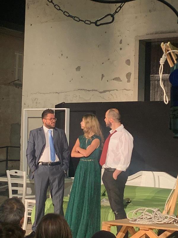 Estate nel borgo a Sellia, si ride con la commedia messa in scena dal teatro Mu images Estate nel borgo a Sellia, si ride con la commedia messa in scena dal teatro Mu