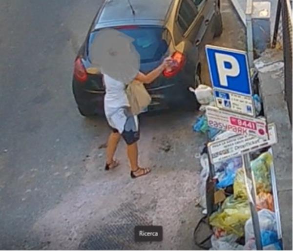 Catanzaro, le fototrappole incastrano i furbetti del sacchetto dei rifiuti images Catanzaro, le fototrappole incastrano i furbetti del sacchetto dei rifiuti