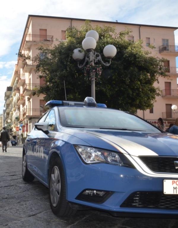 Crotone, controlli straordinari delle Volanti: sequestro di marjuana e hashish images Crotone, controlli straordinari delle Volanti: sequestro di marjuana e hashish