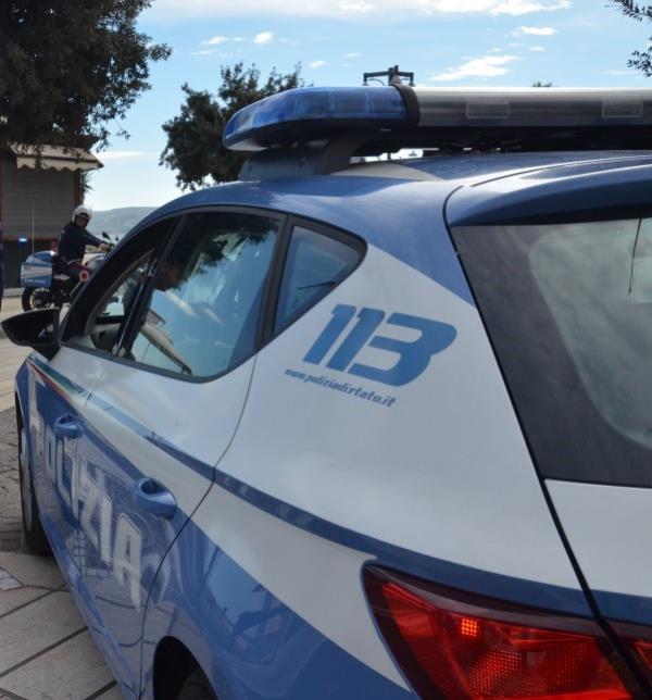 images Crotone, volume alto e balli in strada: chiusa una pizzeria