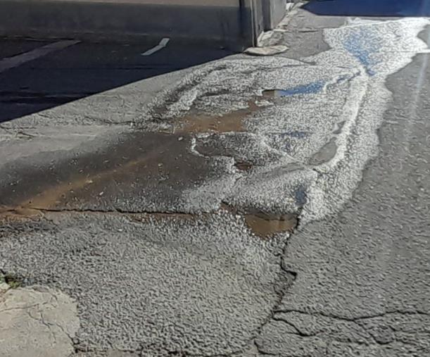 images In Via Ravenna l'acqua arriva per strada, la denuncia di Critelli (Alleanza per Catanzaro)