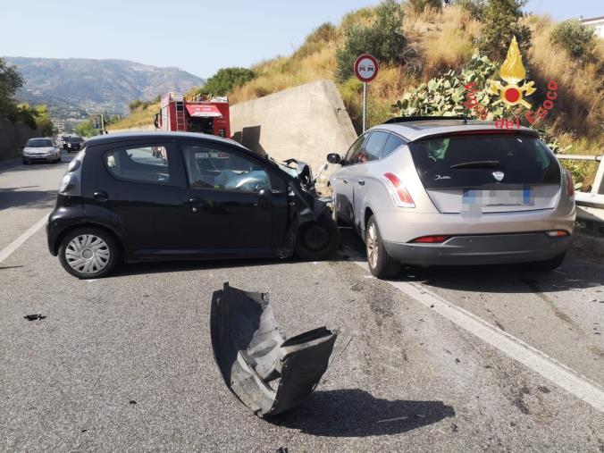 Scontro sulla 106 a Soverato: ragazza grave in ospedale images Scontro sulla 106 a Soverato: ragazza grave in ospedale