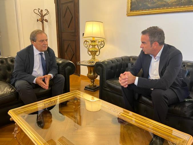 images Carenza personale in Sanità, Occhiuto incontra Anelli (FnomCeo): "Confronto utile per individuare soluzioni"