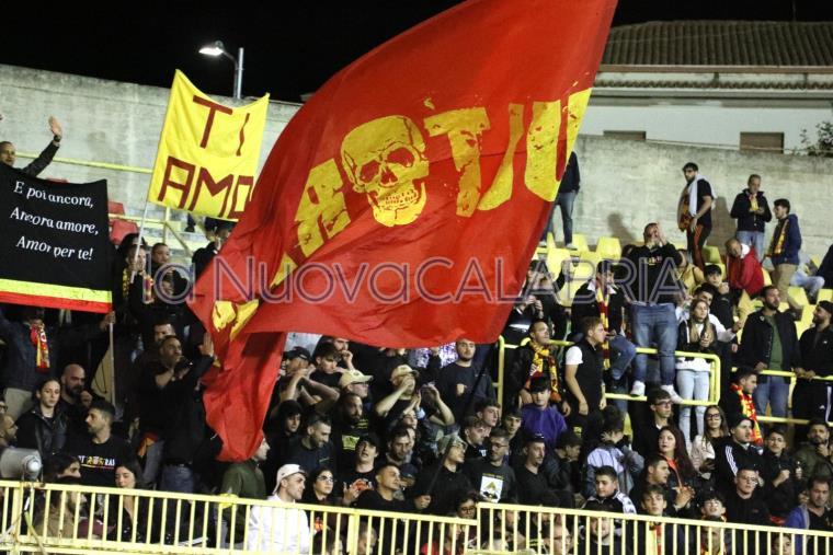 Febbre Catanzaro-Crotone, biglietti polverizzati: domenica in 13 mila al Ceravolo images Febbre Catanzaro-Crotone, biglietti polverizzati: domenica in 13 mila al Ceravolo
