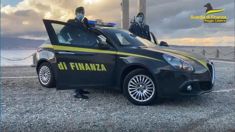images Movida, lavoro nero, scontrini: centinaia di controlli e sanzioni nel soveratese 